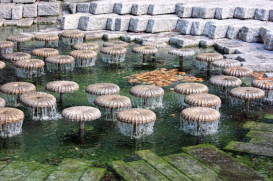 Wasserglockenbrunnen in Munich (Frauenplatz)