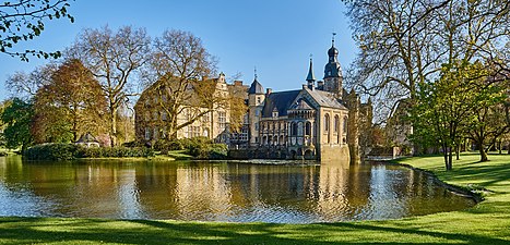 Kasteel Darfeld met kerk