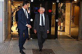 2019-07-04, El presidente del Gobierno en funciones, Pedro Sánchez, es recibido por el consejero delegado de Mediaset, Paolo Vasile, SanchezTelecinco3.jpg