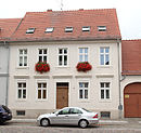 Wohnhaus mit Seitenflügel