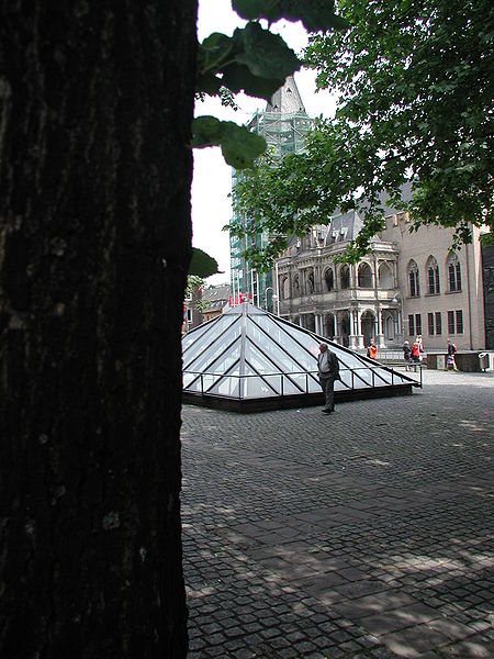 File:Koeln-Altstadt-Rathausplatz-P1010150.JPG