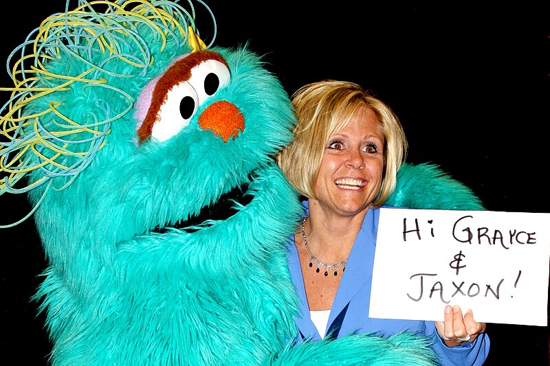 File:Sesame Street favorite Rosita hugs Sherri Hrovatin, 2009.jpg