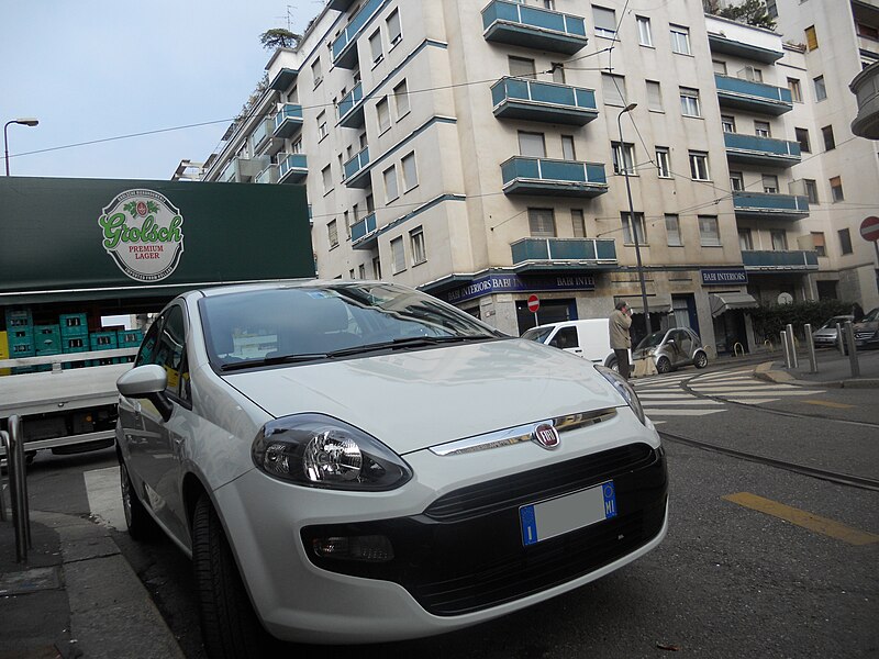 File:White Fiat Punto Evo in Milan, Italy 05.jpg