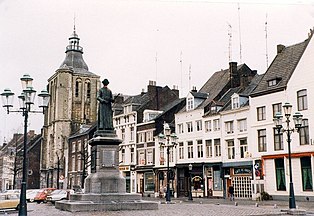 Boschstraat with Minckeleers statue