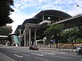 Stesen LRT Bandaraya salah satu contoh stesen yang bertingkat di atas paras tanah.