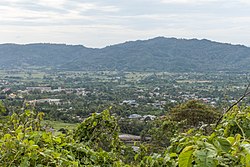 Die Ranau-Ebene mit dem nördlichen Teil der Stadt