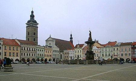 Place Přemysl Otakar et beffroi de la ville.