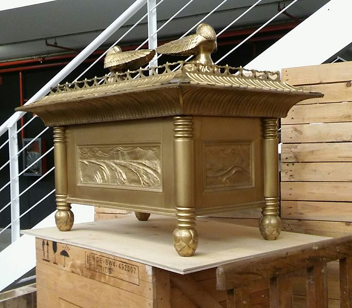 File:Ark of covenant replica.jpg