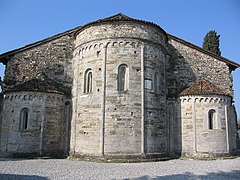 Trijefâldige apsis fan de Basilica di Santa Giulia, noard-Italië.