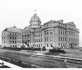 The school's present building shortly after its completion in 1908