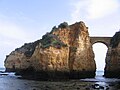 Ses falaises et son pont