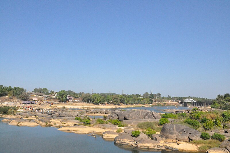 File:Rama Mantapa & Tunga Bridge from Putthige Mata.JPG