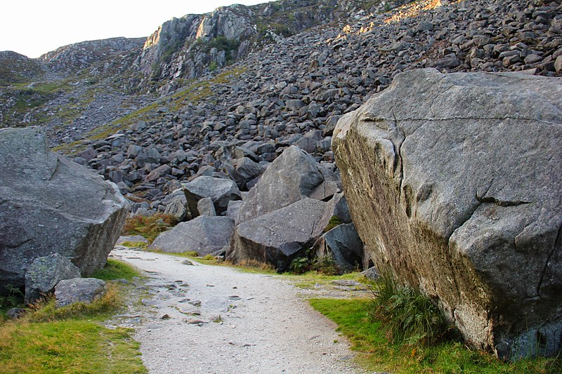 File:Wicklow Mountains National Park Glenealo Valley 21.JPG