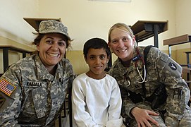 Iraq medical visit grip and grin DVIDS23127.jpg