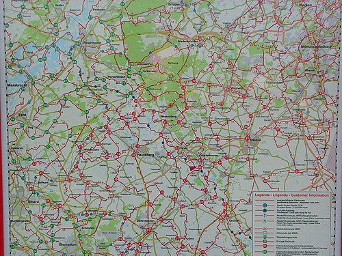 A German sign showing Dutch nodes in green (top left) and German nodes in red. The network is international.