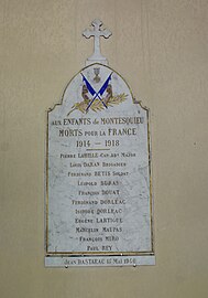 Plaque hommage 14-18 sous le porche de l'église de Montesquieu.