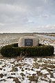 Oorlogsmonument bij de weg Holtien