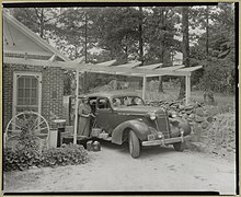 Frances B. Johnston at the Wheel Inn, Morganton, N.C. LCCN2011648405.jpg