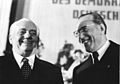東ドイツ建国時のヴィルヘルム・ピークとオットー・グローテヴォール（撮影：1949年10月7日）