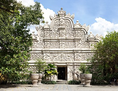 West gate of Taman Sari, by Crisco 1492