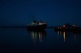 Ferry arriving in Craignure (8114250161).jpg