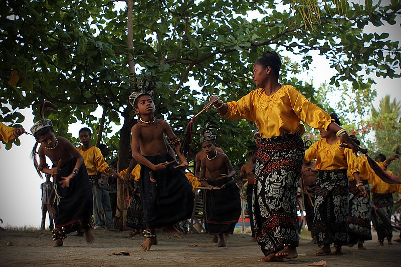 File:Hegong Dance - The Dancers.jpg