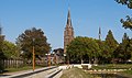 Vlijmen, l'église: la Sint Jan Geboortekerk depuis le Van Greunsvenpark