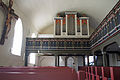 Crucifix en orgel in deze kerk