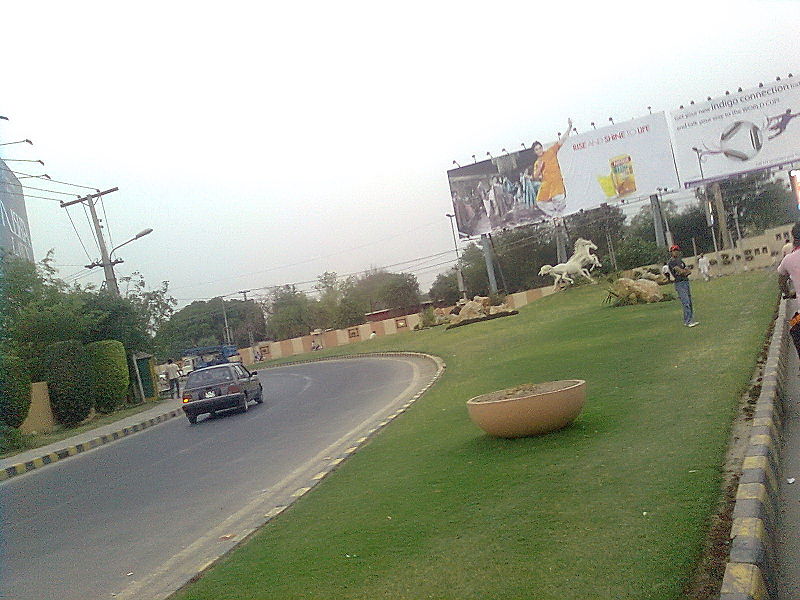 File:Road to Cantonment-Lhr.jpg