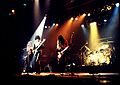 Thin Lizzy taldea 1977ko zuzeneko emanaldi batean zehar.