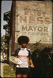 Publicité peinte annonçant la candidature d’Eliot Ness à la mairie de Cleveland, en 1947. Photo prise en 1972.