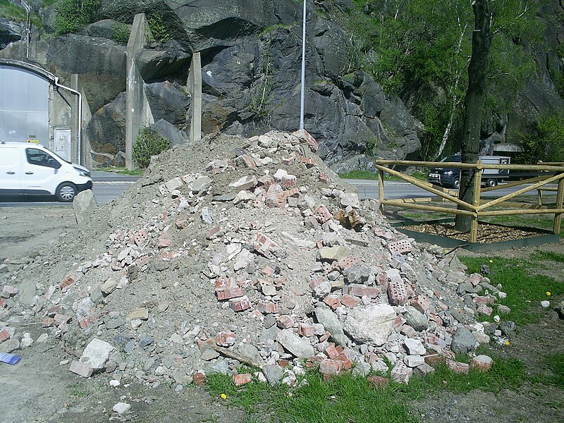 File:Grushög, rivningshög nedanför Ramberget, S4025398.jpg