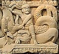 Extranjero luchando contra un Makara, Southern Gateway of Stupa 3, Sanchi