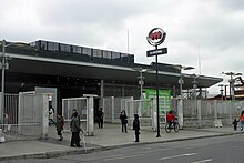 Chile 10 2007 La Cisterna Metro 258.jpg