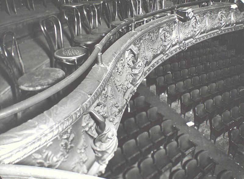 File:Fifth Avenue Theater interior- showing showing section of orchestra and first balcony, 1185 Broadway, Manhattan (NYPL b13668355-482730).jpg