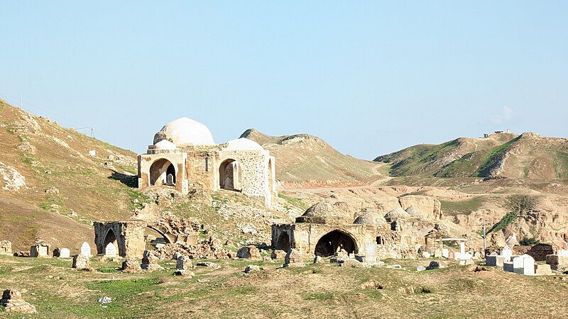 File:Kifri Cemeteries.jpg