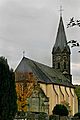 Pfarrkirche St. Peter in Lieser im Vordergrund die neugotische Gruftkapelle der Familien Puricelli und von Schorlemer