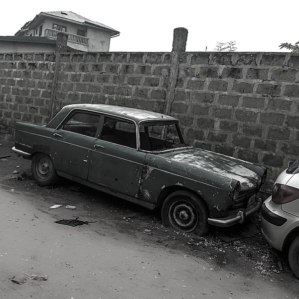 File:Peugeot 403 année 1960 (Godomey).jpg