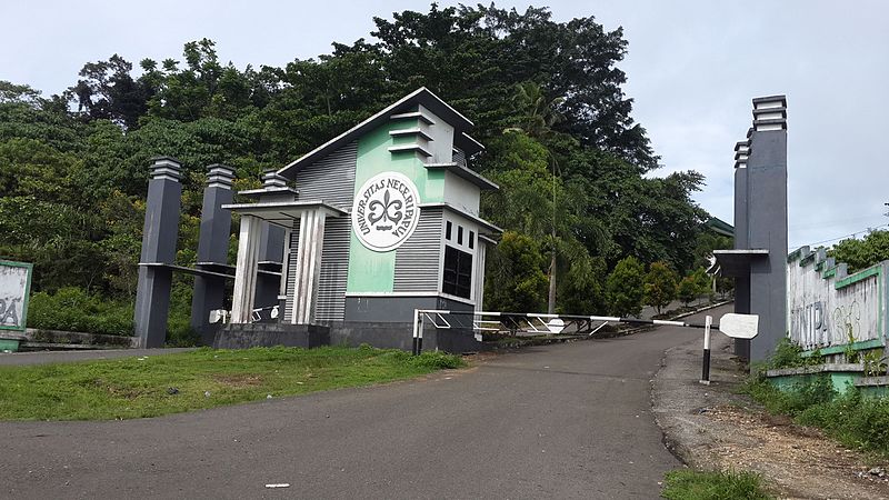 File:State University of Papua Entrance.jpg