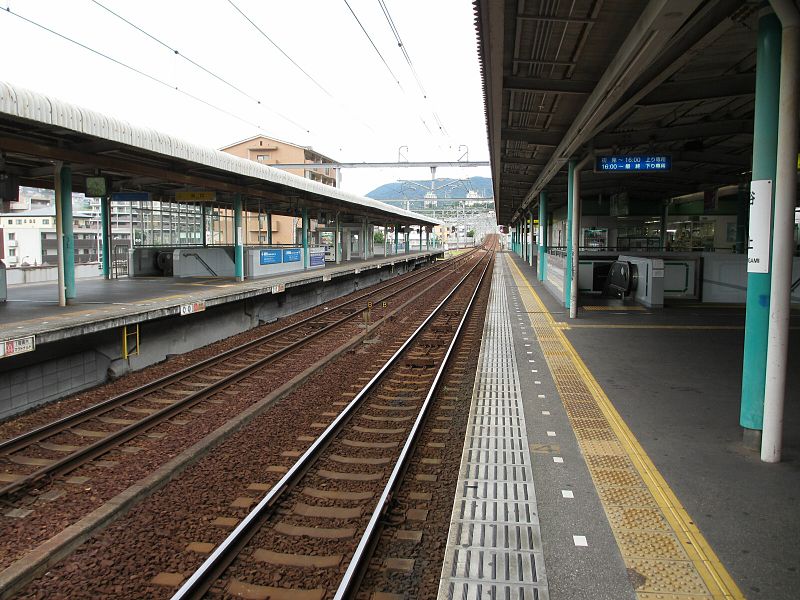 File:Tanigami Station platform - panoramio (16).jpg