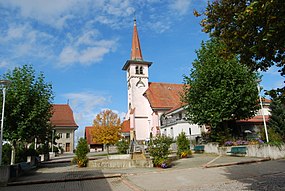 Vilaĝa centro de Grolley kun preĝejo