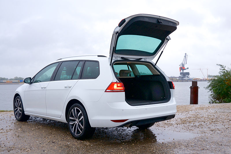 File:2013 Volkswagen Golf Variant (10186225626).jpg