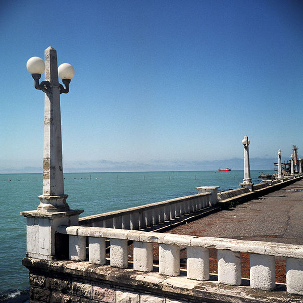 File:Black sea at Sukhumi.jpg