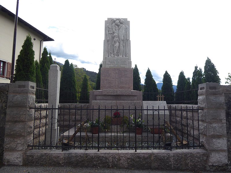 File:Calavino - Monumento ai caduti.jpg