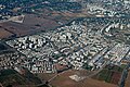 Vue aérienne de Or Yehuda construite sur les terres de Kafr 'Ana.