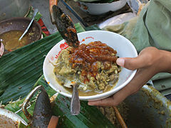 Ketupat bongkok di Tegal.jpg