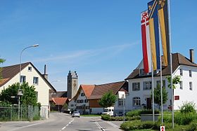 Lommis, Hauptstrasse, Blick in Richtung katholische Kirche