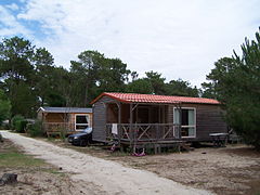 Vue sur des mobilhome dans le village du CHM Montalivet.