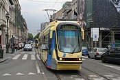 Een deel van de trams heeft nog de originele kleurstelling uit de jaren 80.