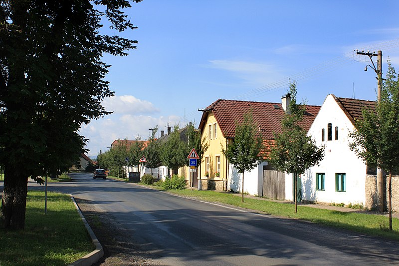 File:Libomyšl, main street 2.jpg